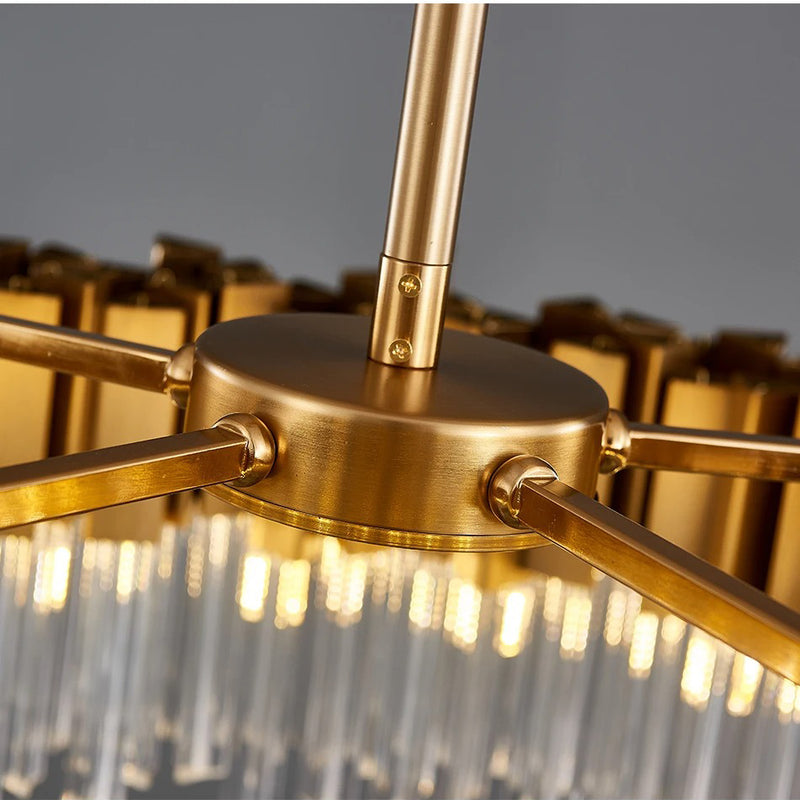 Detailed display of Hera crystal hanging lights, the lamp holder consists of gold-colored metal finishes for stainless steel.
